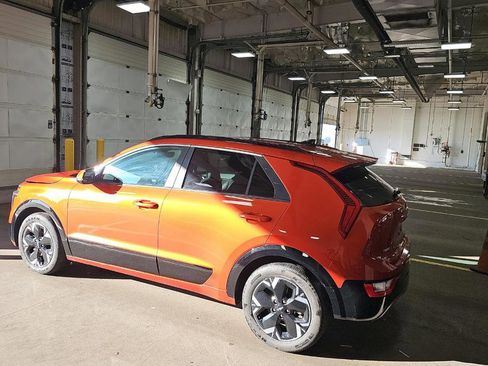 Certified 2023 Kia Niro Wind w/ Wind Preserve Package image 7