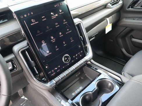 New 2026 GMC Yukon XL Elevation image 39