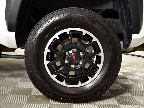 Used 2025 Toyota Tacoma TRD Off-Road image 21