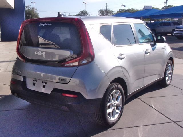 Used 2022 Kia Soul S FWD image 12