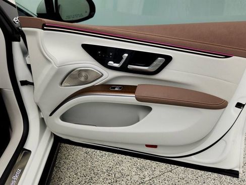 Used 2023 Mercedes-Benz EQS 580 4MATIC Sedan w/ Exclusive Trim Package image 26