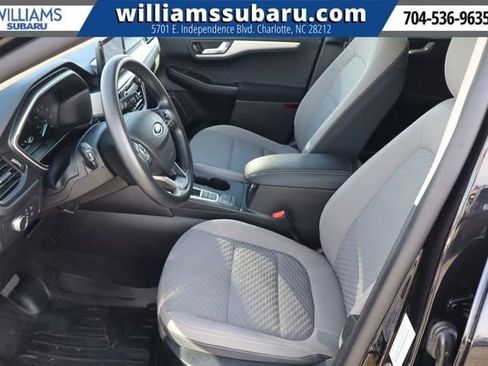 Used 2020 Ford Escape SE image 18