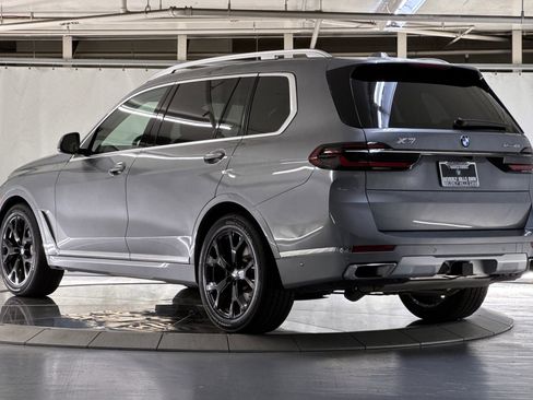 Used 2023 BMW X7 xDrive40i w/ Executive Package AWD/4WD image 3