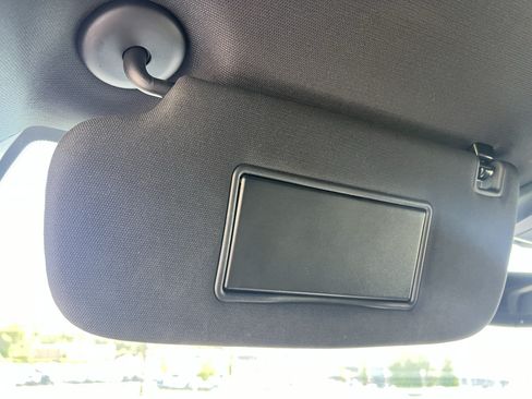 Used 2019 Jeep Grand Cherokee Laredo RWD image 27