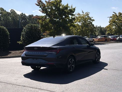 Used 2021 Hyundai Elantra Limited FWD image 3