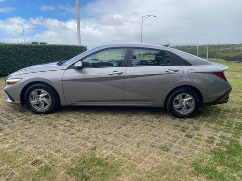Used 2025 Hyundai Elantra SE FWD image 22