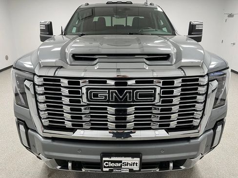 Used 2024 GMC Sierra 3500 Denali w/ Technology Package AWD/4WD image 3