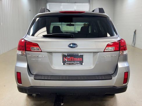 Used 2010 Subaru Outback 2.5i Premium AWD/4WD image 6