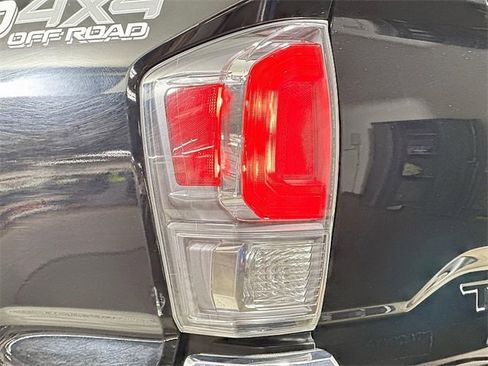 Used 2023 Toyota Tacoma TRD Off-Road image 23