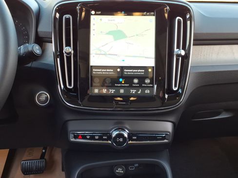 New 2026 Volvo XC40 B5 Plus w/ Protection Package Premier image 8