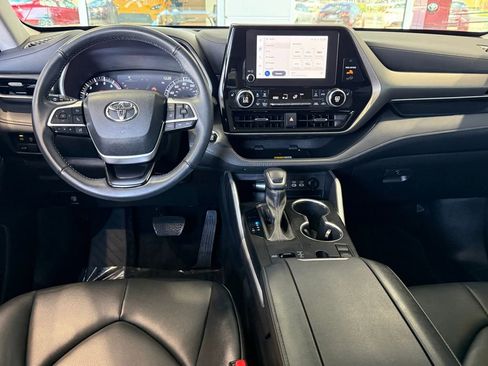 Used 2023 Toyota Highlander XLE image 34