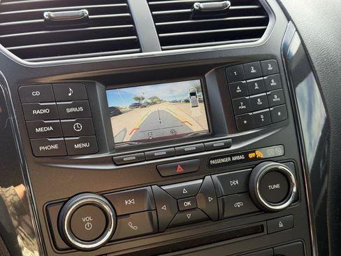 Used 2017 Ford Explorer XLT image 21