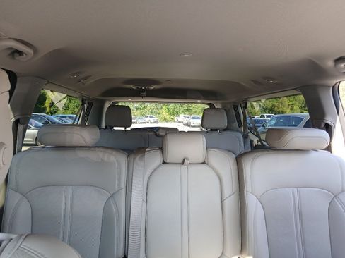 Used 2024 Jeep Wagoneer L Series II w/ Flexible Seating Group RWD image 30