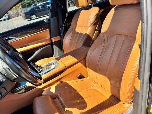 Used 2019 BMW 740i w/ Executive Package RWD image 11