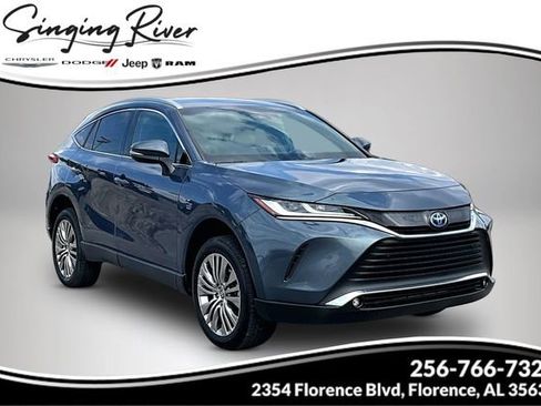 Used 2023 Toyota Venza XLE AWD/4WD image 1