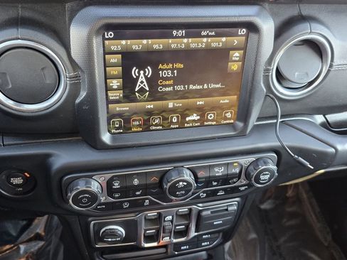 Used 2020 Jeep Gladiator Overland AWD/4WD image 4