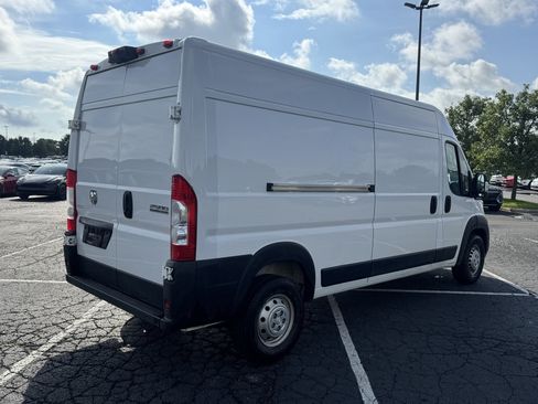 Used 2024 RAM ProMaster 2500 w/ Convenience Group FWD image 11