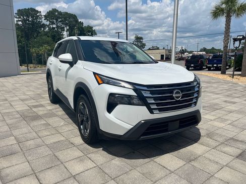 Used 2024 Nissan Rogue SV AWD/4WD image 8
