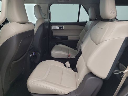 Used 2020 Ford Explorer Platinum w/ Premium Technology Package AWD/4WD image 18