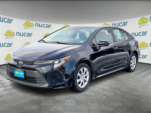 Used 2023 Toyota Corolla LE image 3