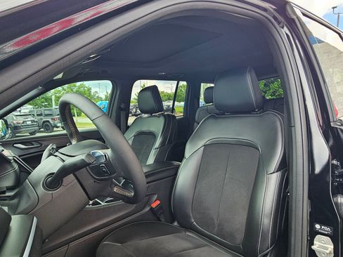 Used 2024 Jeep Grand Cherokee Altitude AWD/4WD image 22