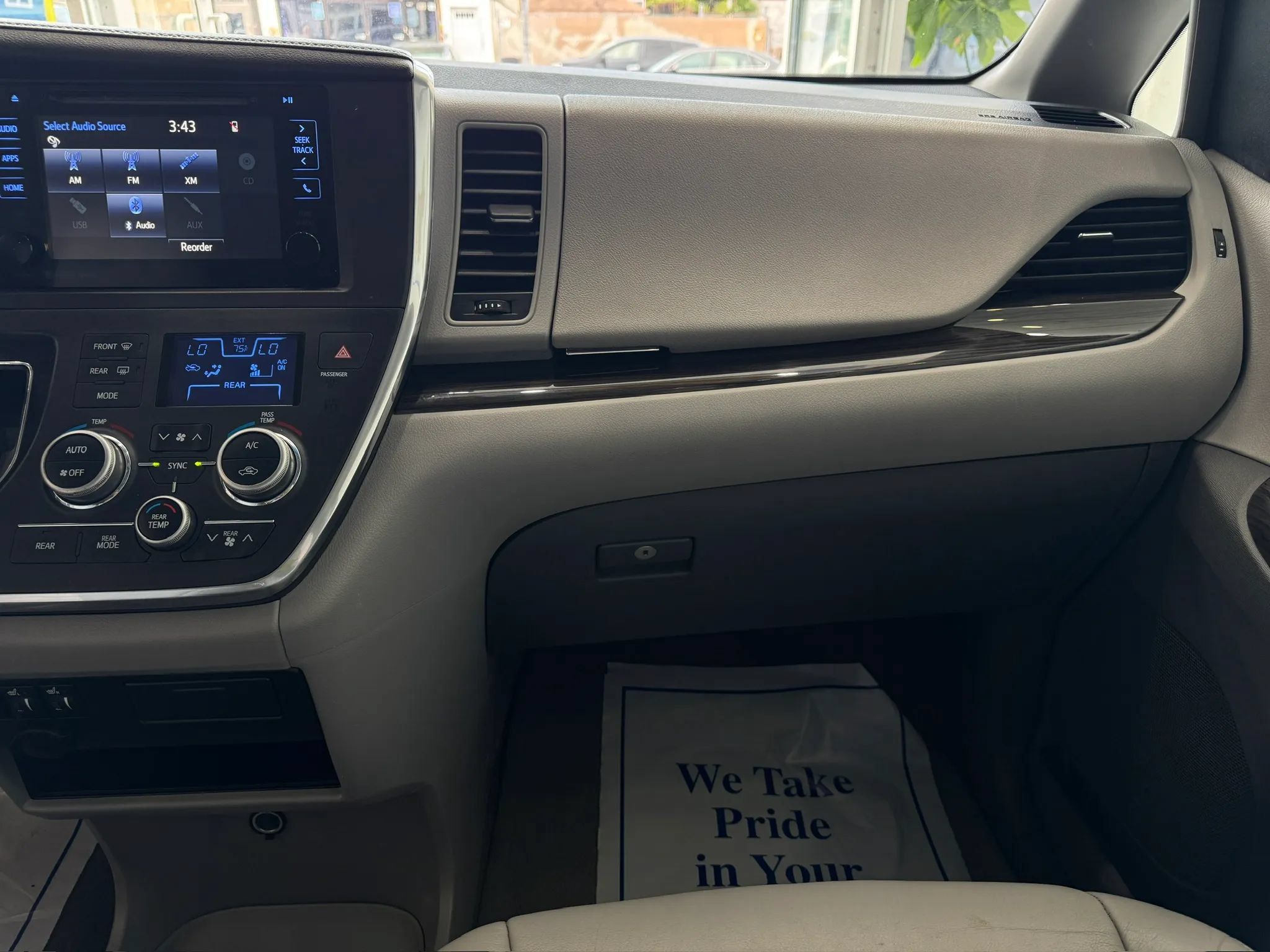 Used 2016 Toyota Sienna XLE FWD image 30