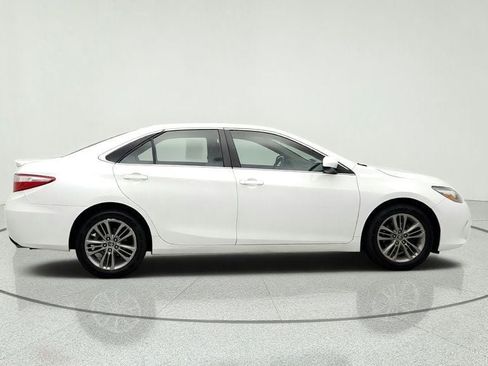 Used 2015 Toyota Camry SE FWD image 4