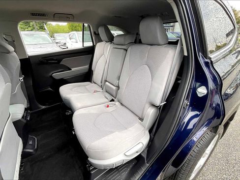 Used 2023 Toyota Highlander L image 18