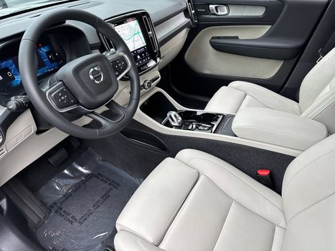 Certified 2024 Volvo XC40 B5 Ultimate w/ Protection Package Premier AWD/4WD image 9