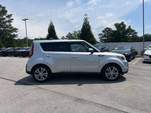 Used 2015 Kia Soul + FWD image 3