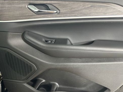 New 2025 Jeep Grand Cherokee L Limited image 38