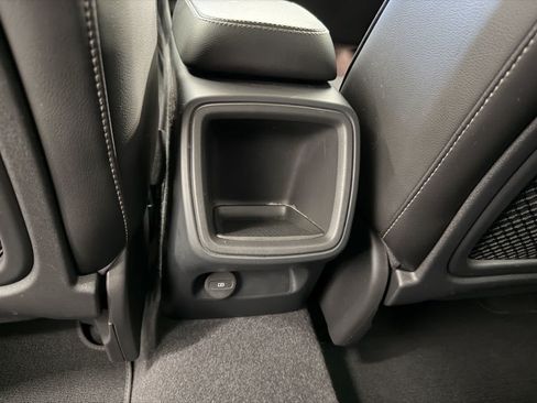 Used 2022 Volvo XC40 T4 Momentum FWD image 11