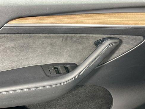 Used 2023 Tesla Model Y Long Range image 21