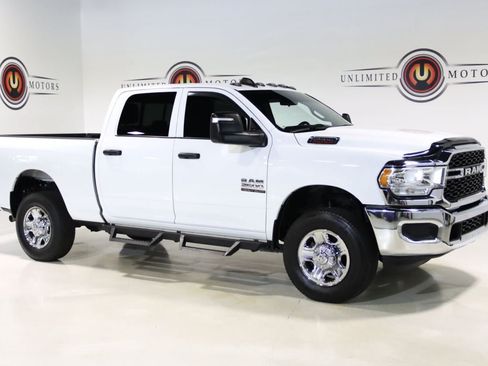 Used 2024 RAM 2500 Tradesman w/ Chrome Appearance Group AWD/4WD image 6