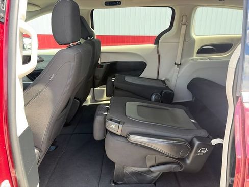Used 2023 Chrysler Voyager LX FWD image 40