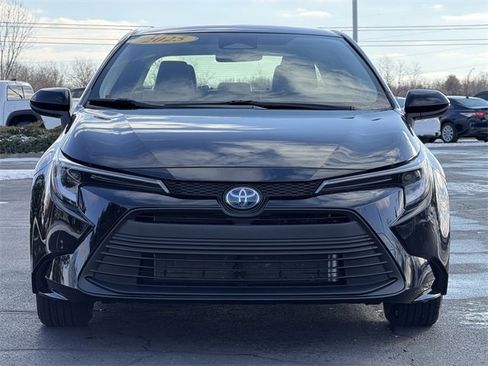 Used 2025 Toyota Corolla LE image 9