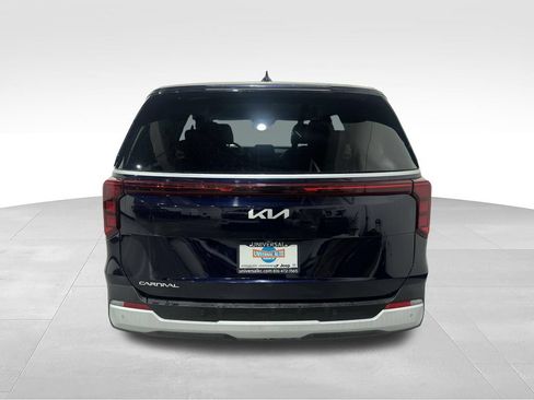 Used 2025 Kia Carnival FWD image 25