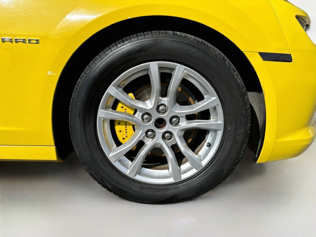 Used 2015 Chevrolet Camaro LT RWD image 29