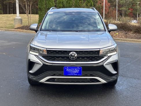 Used 2024 Volkswagen Taos SE image 3