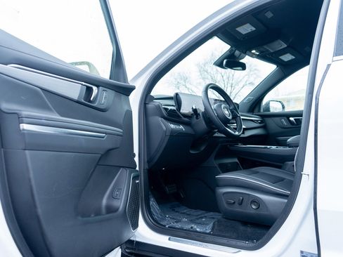 Used 2025 Buick Enclave Preferred image 14