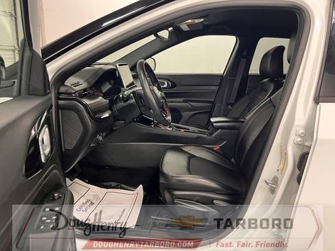 Used 2025 Jeep Compass Trailhawk AWD/4WD image 30