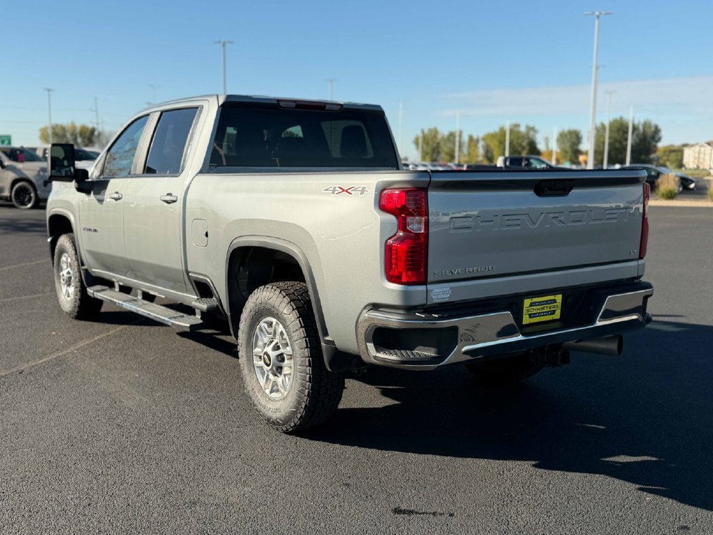 Used 2025 Chevrolet Silverado 2500 LT w/ Convenience Package AWD/4WD image 9