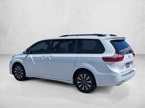 Used 2018 Toyota Sienna LE w/ Carpet Mat Package AWD/4WD image 8