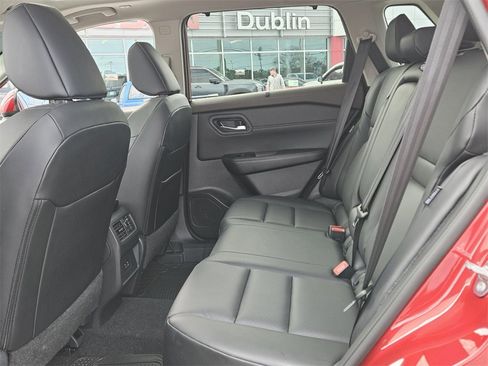 Used 2023 Nissan Rogue SV w/ SV Premium B Package image 4