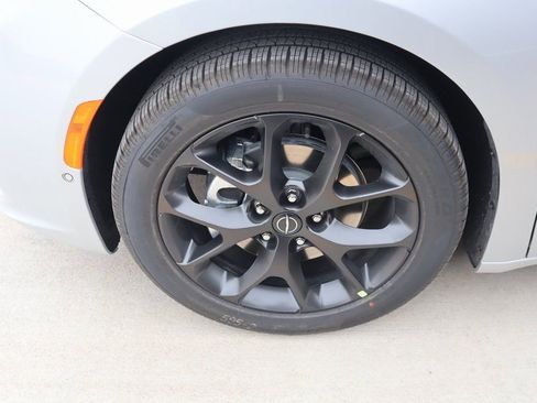 New 2026 Chrysler Pacifica Limited w/ S Appearance Package image 19