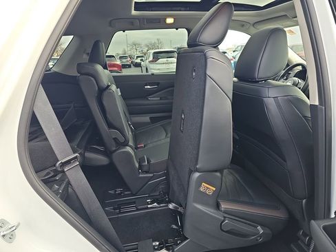 Used 2024 Nissan Pathfinder Platinum w/ Cargo Package image 21