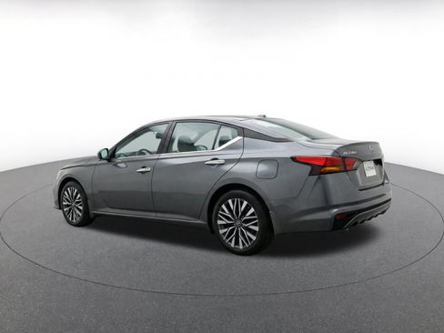 Used 2025 Nissan Altima 2.5 SV FWD image 7
