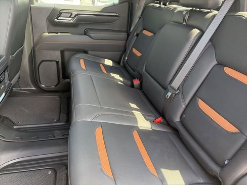 Used 2025 GMC Sierra 1500 AT4 w/ AT4 Premium Package AWD/4WD image 33