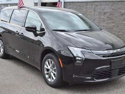 New 2027 Chrysler Pacifica Select w/ Family Tech Group