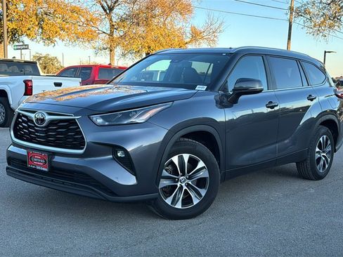 Used 2023 Toyota Highlander XLE image 53